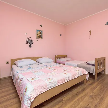 House Anica Apartmán *